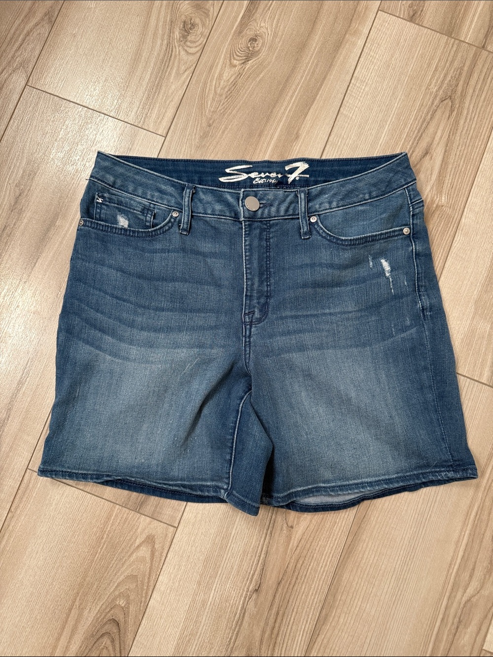 Seven7 Blue Denim Mid-Rise Jean Shorts - size 10